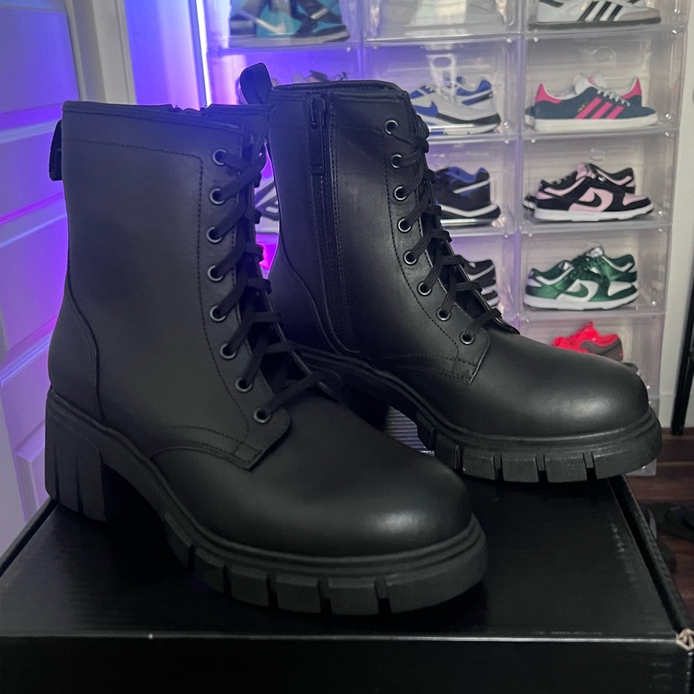 Get ready for winter! Thursday chunky combat boots
